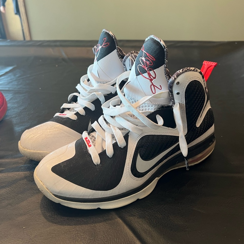Nike Lebron 9 “freegum”